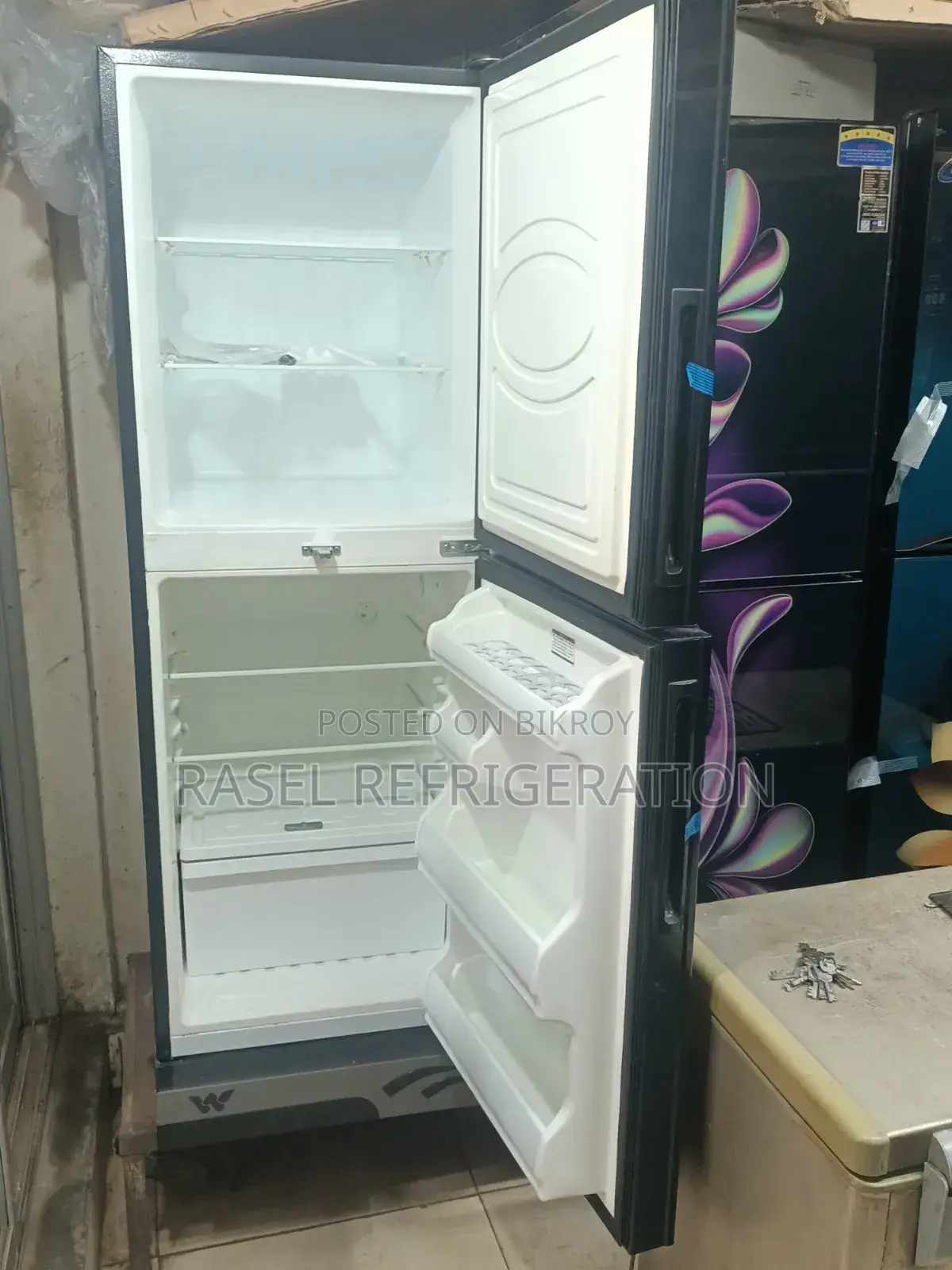 341 Liter Walton Refrigerator model WFE-3BO-GDXX at 38% discount.