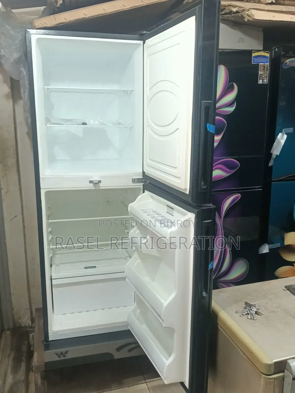 341 Liter Walton Refrigerator model WFE-3BO-GDXX at 38% discount.