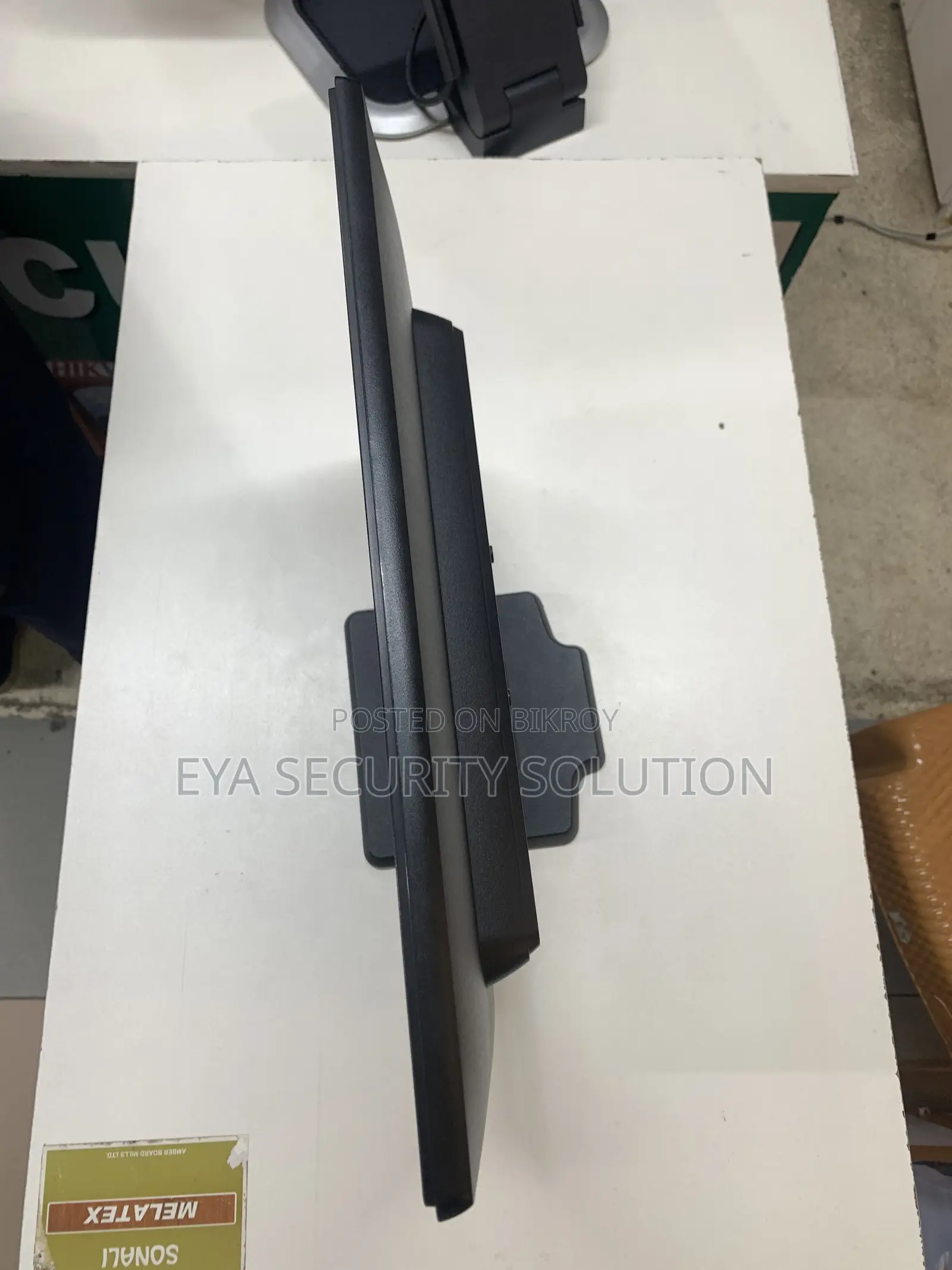 19" Monitor