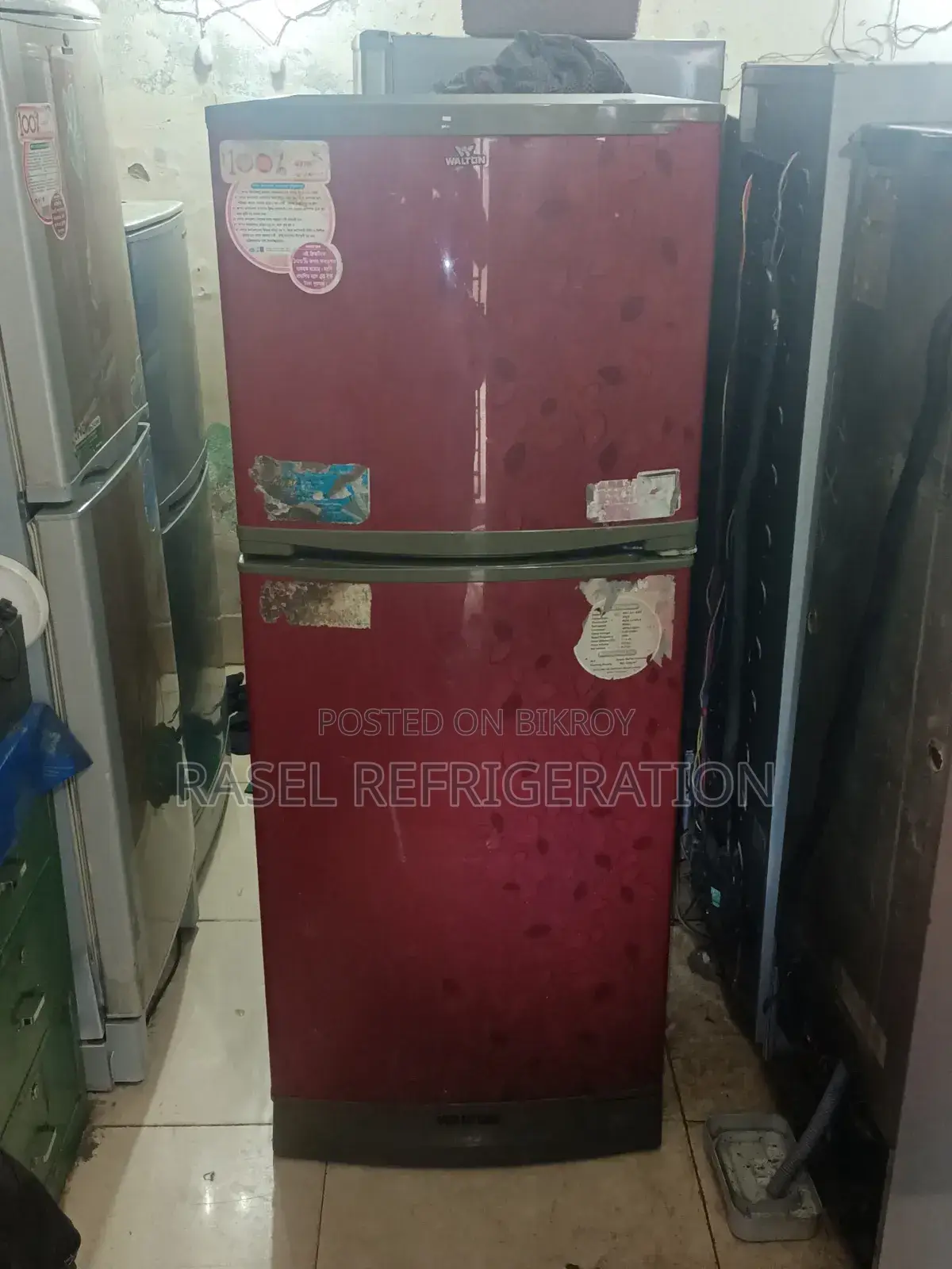 337 Liter running Walton fridge for sale.