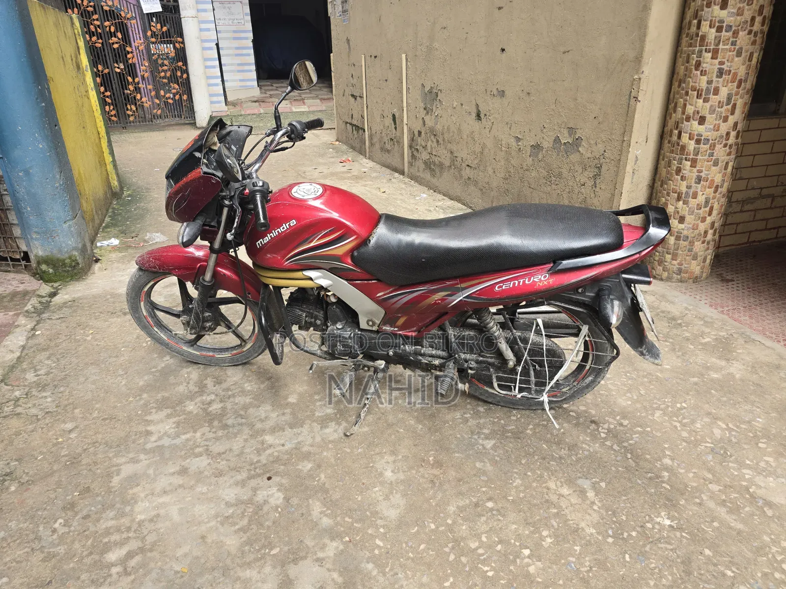 মাহিন্দ্রা সেঞ্চুরো ২০১৬ রেড