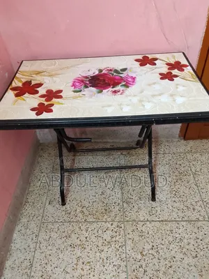 একটি টেবিল বিক্রি করা হবে