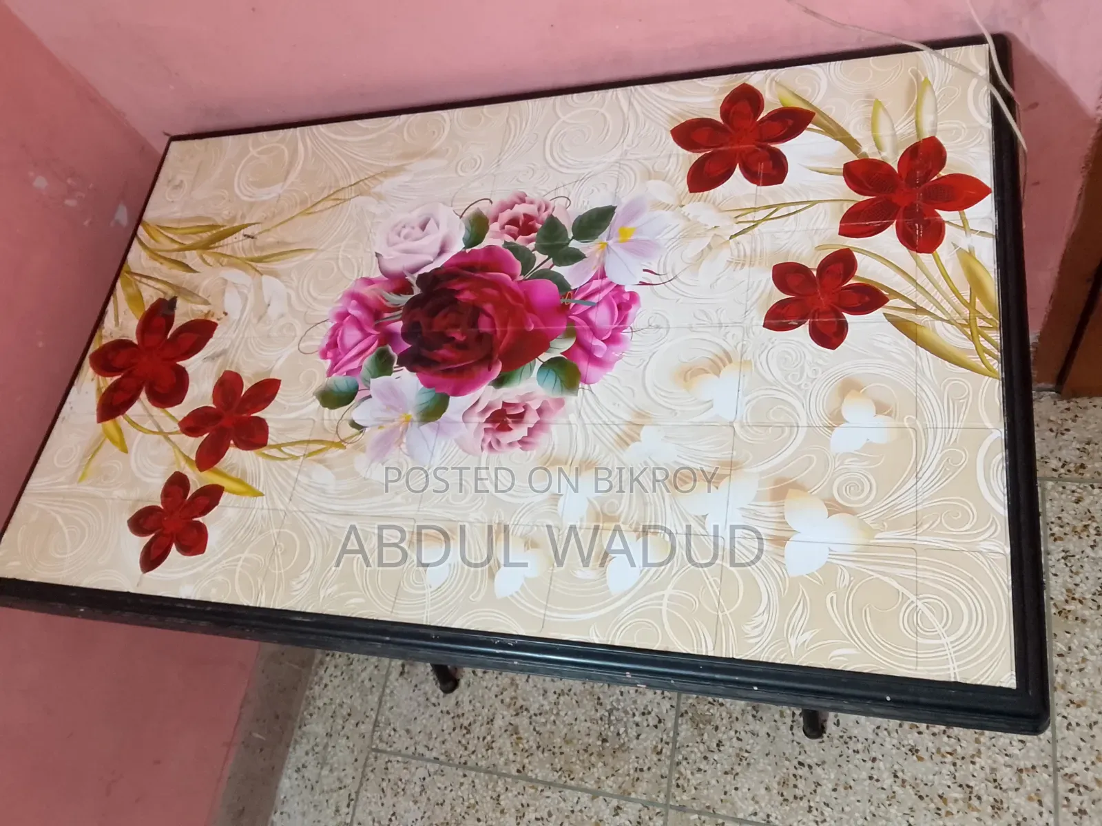 একটি টেবিল বিক্রি করা হবে