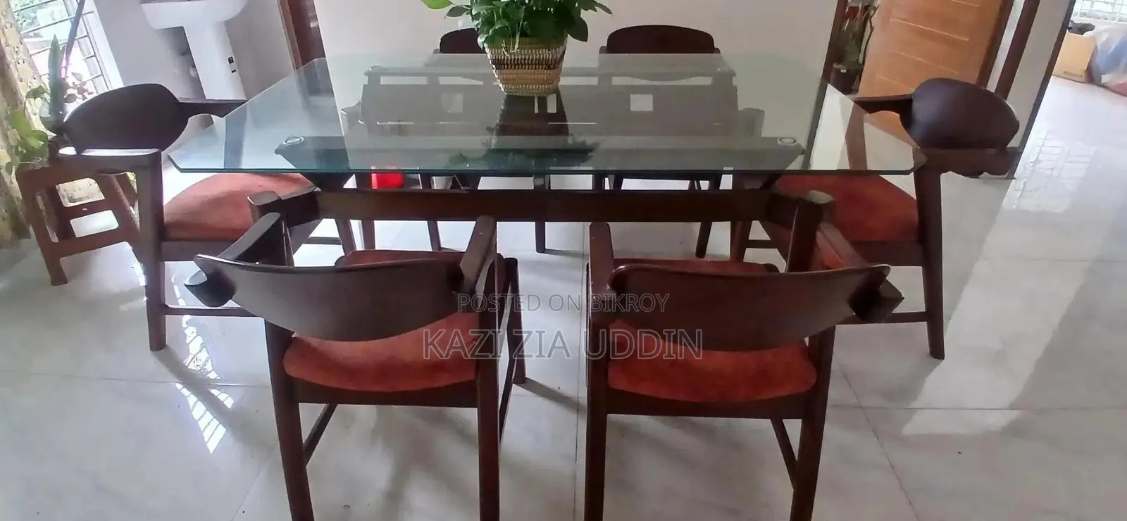 ডাইনিং টেবিল এবং চেয়ার