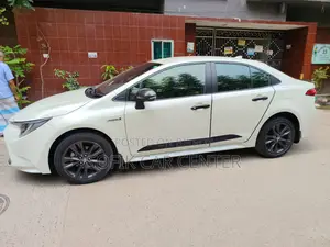 টয়োটা করোলা এল ২০২০ পার্ল