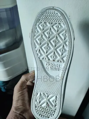 North Star Convers Like New