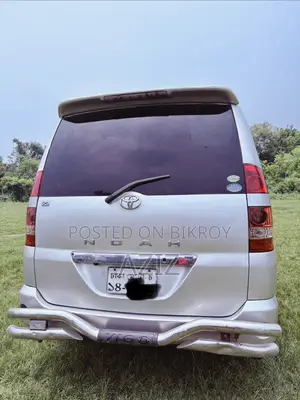 Toyota Noah 2004 Silver
