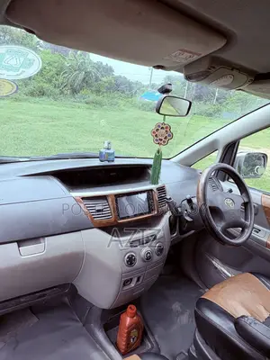 Toyota Noah 2004 Silver