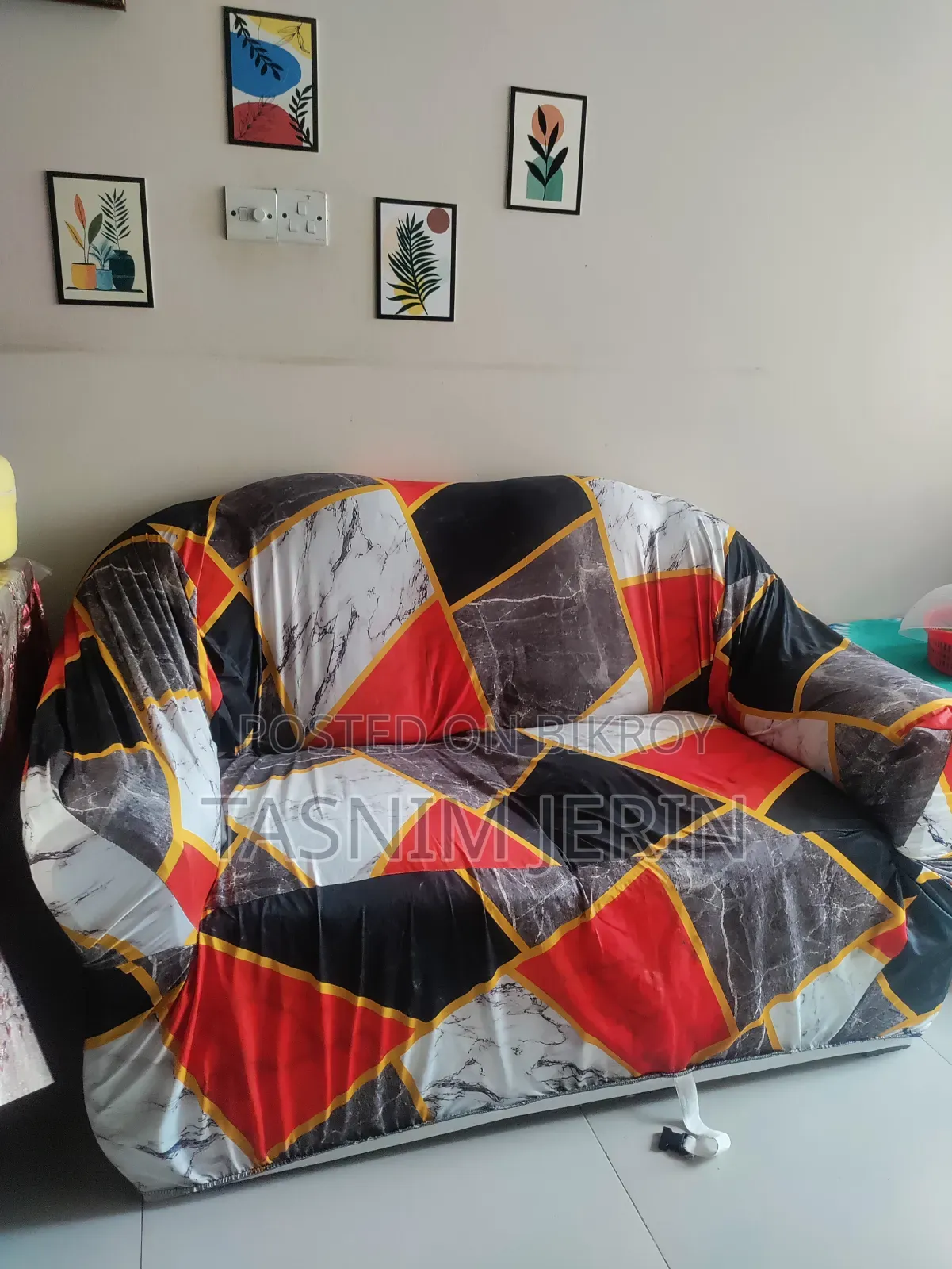 বিশাল ওয়ারড্রোব এবং সোফা ২ সিট