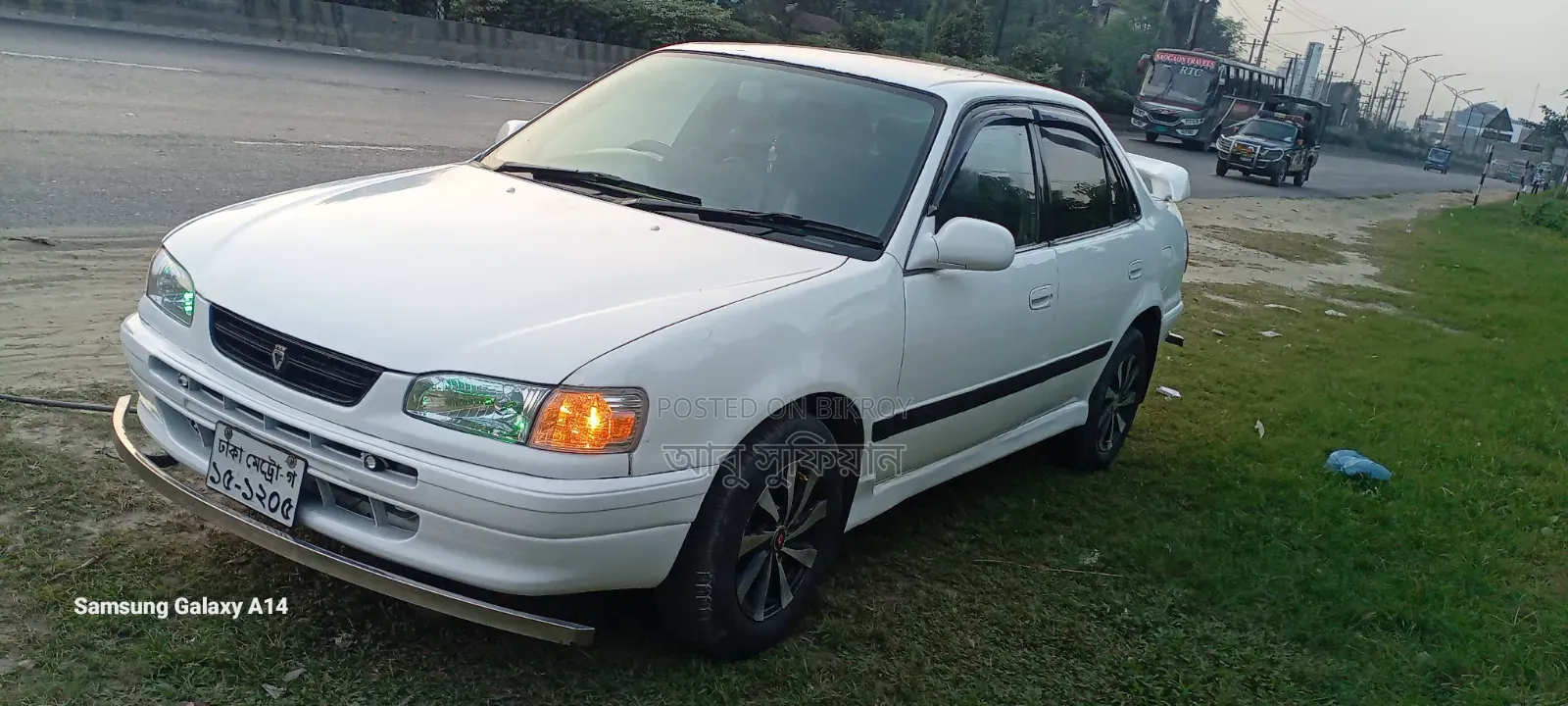 Toyota Corolla 1997 White