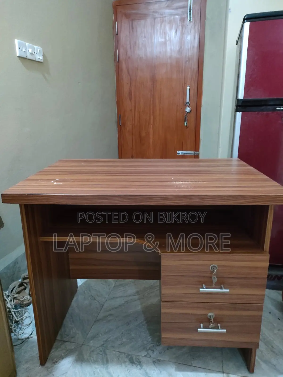 এক্সিকিউটিভ টেবিল ৩৬"X২৫" ২ ড্রয়ার কি-লক সহ নতুনের মতো