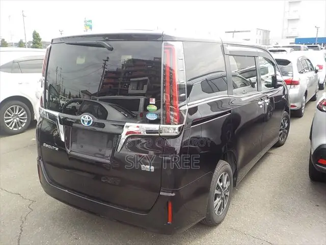 Toyota Axio 2024 White