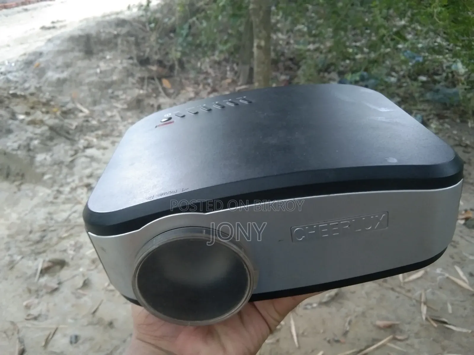 Projector for Sale, Reasonably Fresh. Must Come to Location