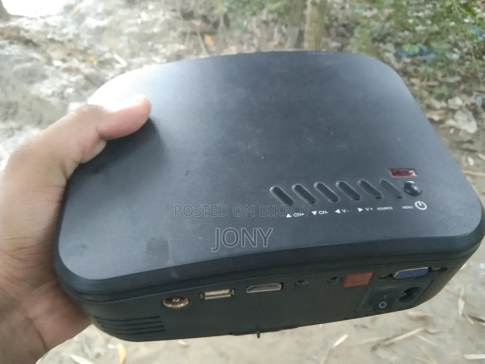 Projector for Sale, Reasonably Fresh. Must Come to Location