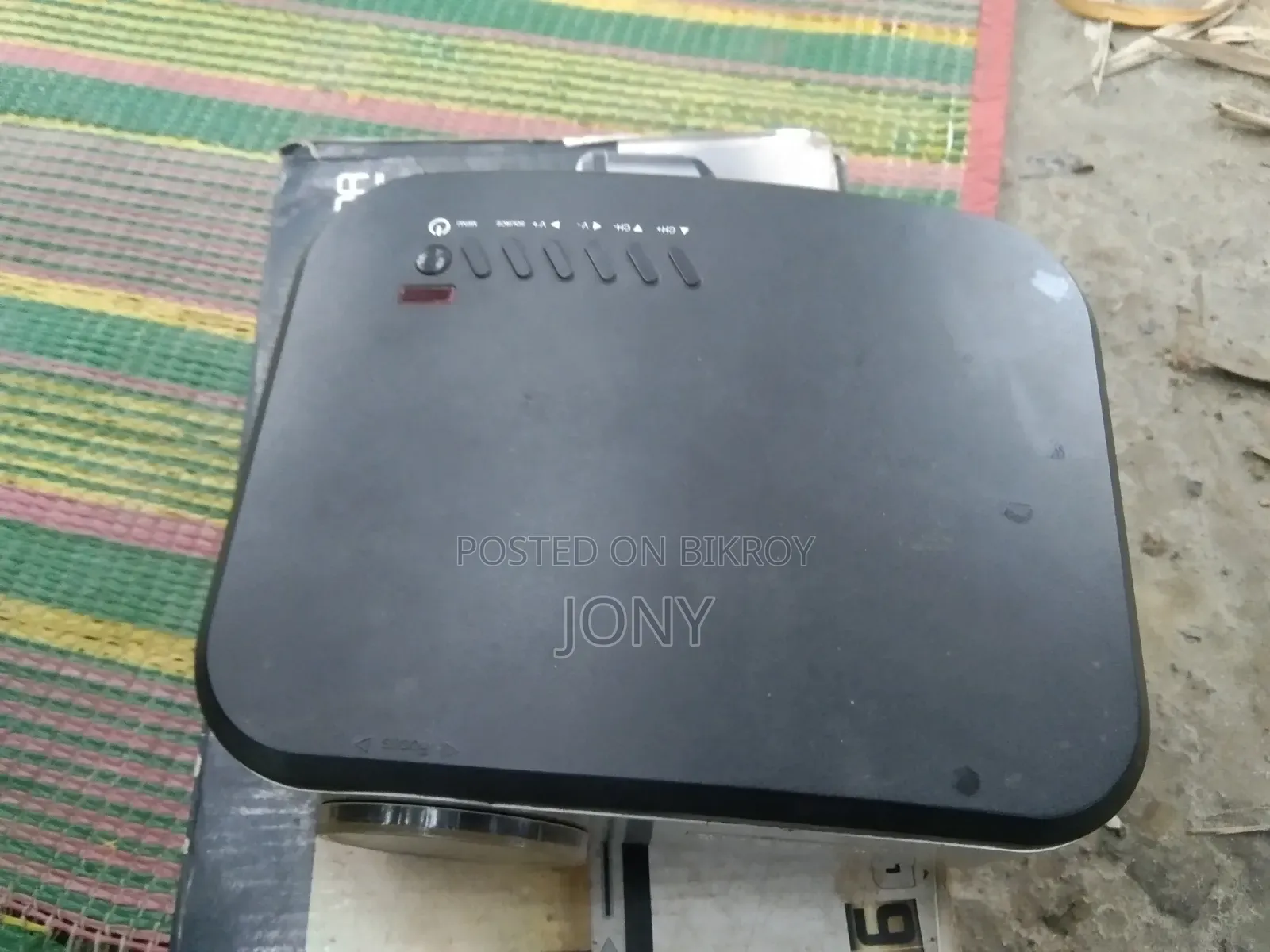 Projector for Sale, Reasonably Fresh. Must Come to Location