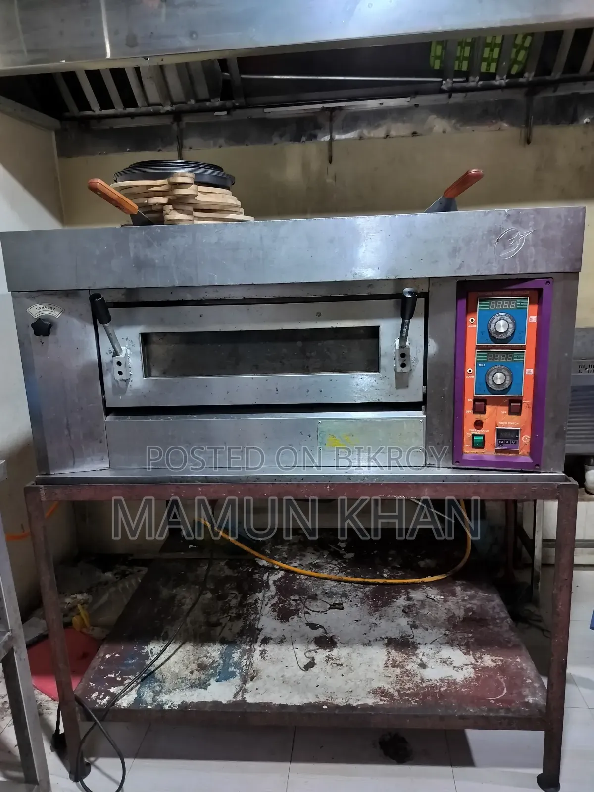 Pizza, Oven and Stand included