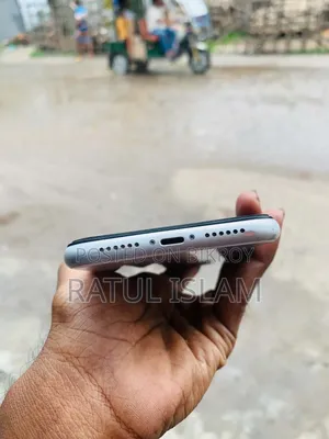 অ্যাপল আইফোন এক্সআর ৬৪ জিবি সাদা