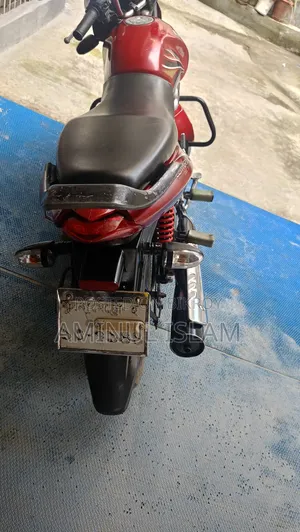 Mahindra Centuro 2018 Red