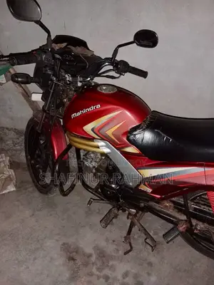 মাহিন্দ্রা সেঞ্চুরো ২০১৫ লাল