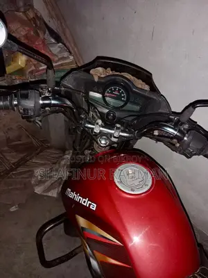 মাহিন্দ্রা সেঞ্চুরো ২০১৫ লাল