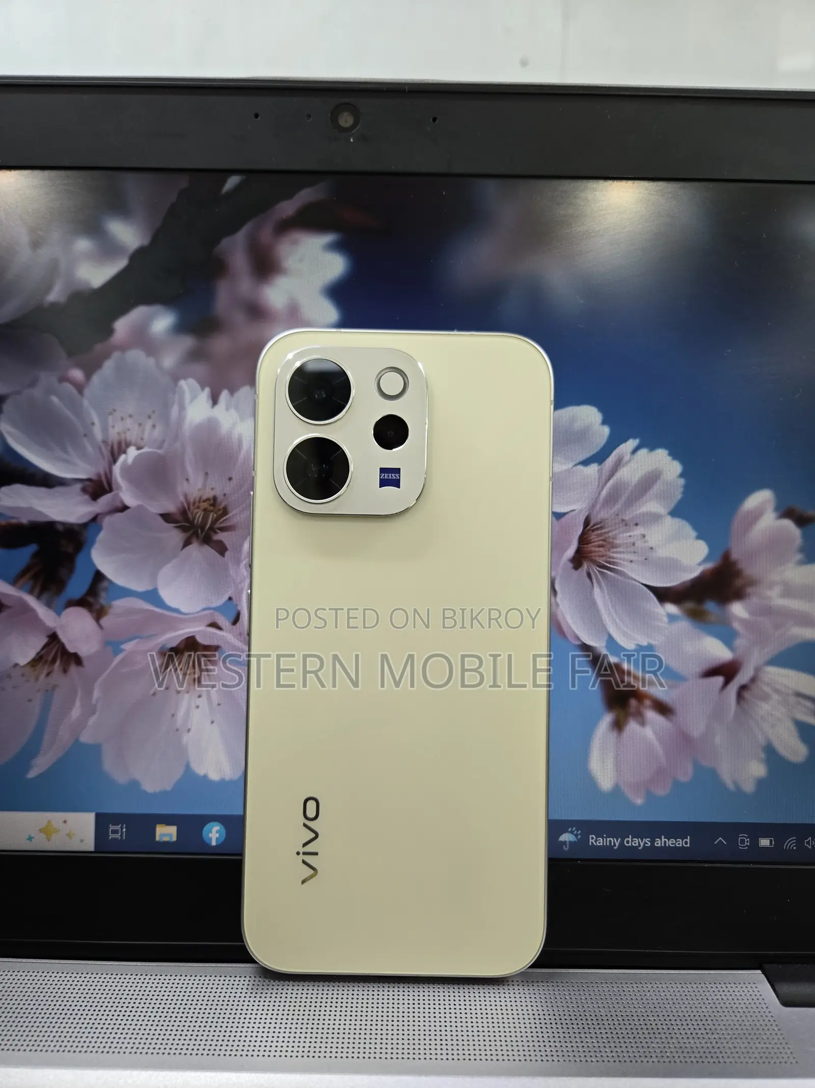 Vivo V70 256 GB White