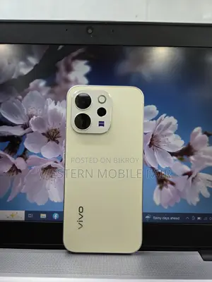 Vivo V70 256 GB White