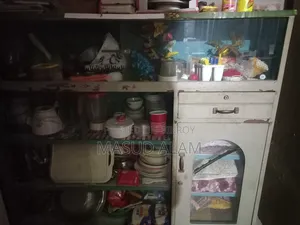Good quality old showcase. Selling at a low price because I need money
