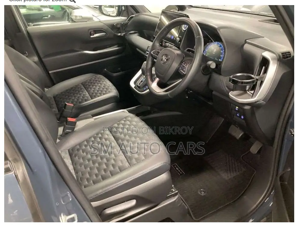 Toyota Voxy 2025 Gray