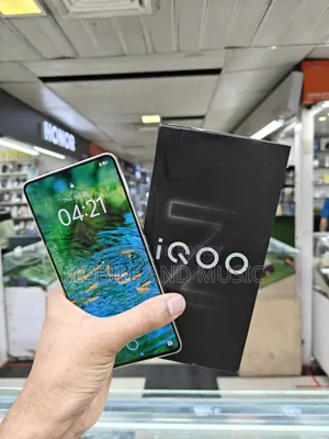 iQOO 256 GB Bronze