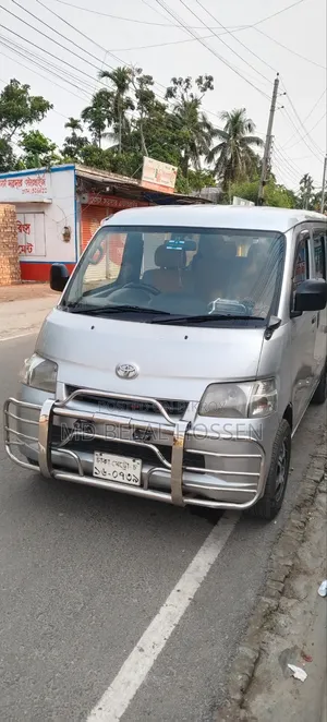Toyota Noah 2010 Silver
