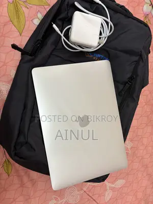 Laptop Apple MacBook Pro 2017 8GB Intel Core i5 Solid State Drive 256GB