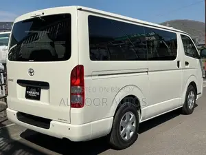 Toyota HiAce 2021 White