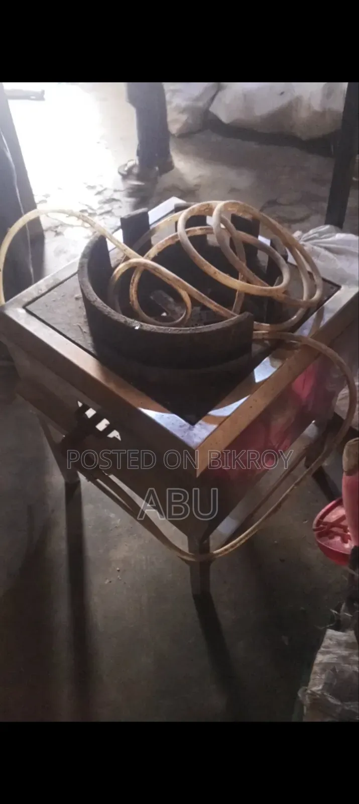 হোটেলের রান্নার জন্য তৈরি লোহা ও এস এস এর চুলা সকল ফিটিংসহ