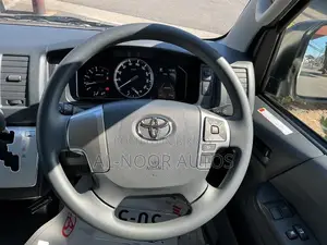 Toyota HiAce 2021 White