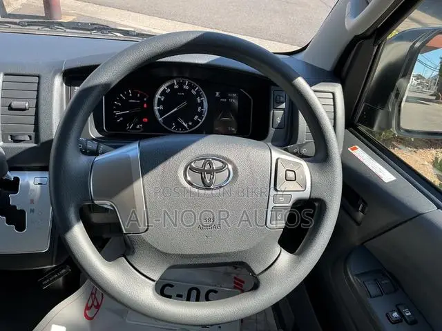Toyota HiAce 2021 White