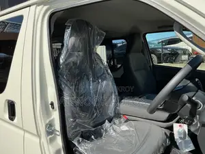 Toyota HiAce 2021 White