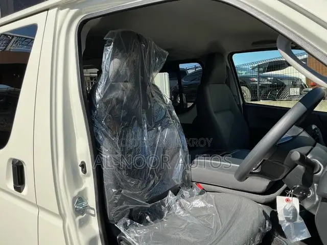 Toyota HiAce 2021 White