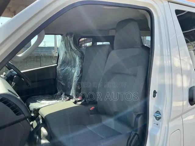 Toyota HiAce 2021 White