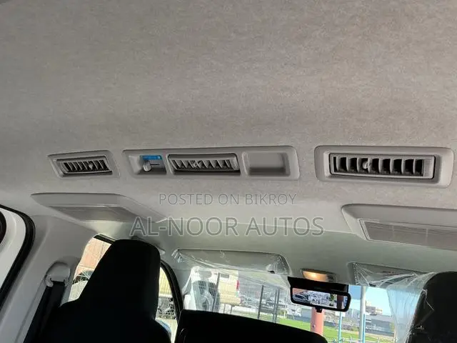 Toyota HiAce 2021 White