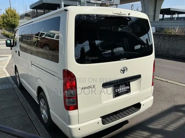 Toyota HiAce 2021 White