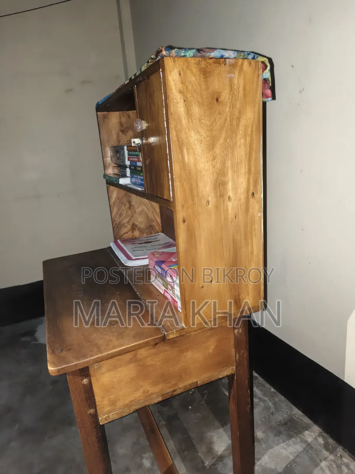 স্টাডি টেবিল