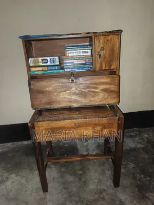 স্টাডি টেবিল