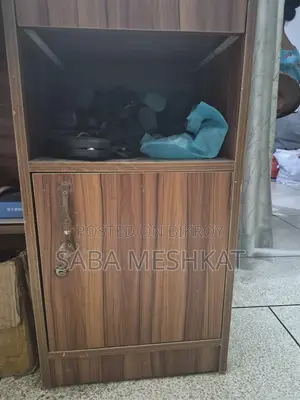 পড়ার টেবিল ব্যবহৃত