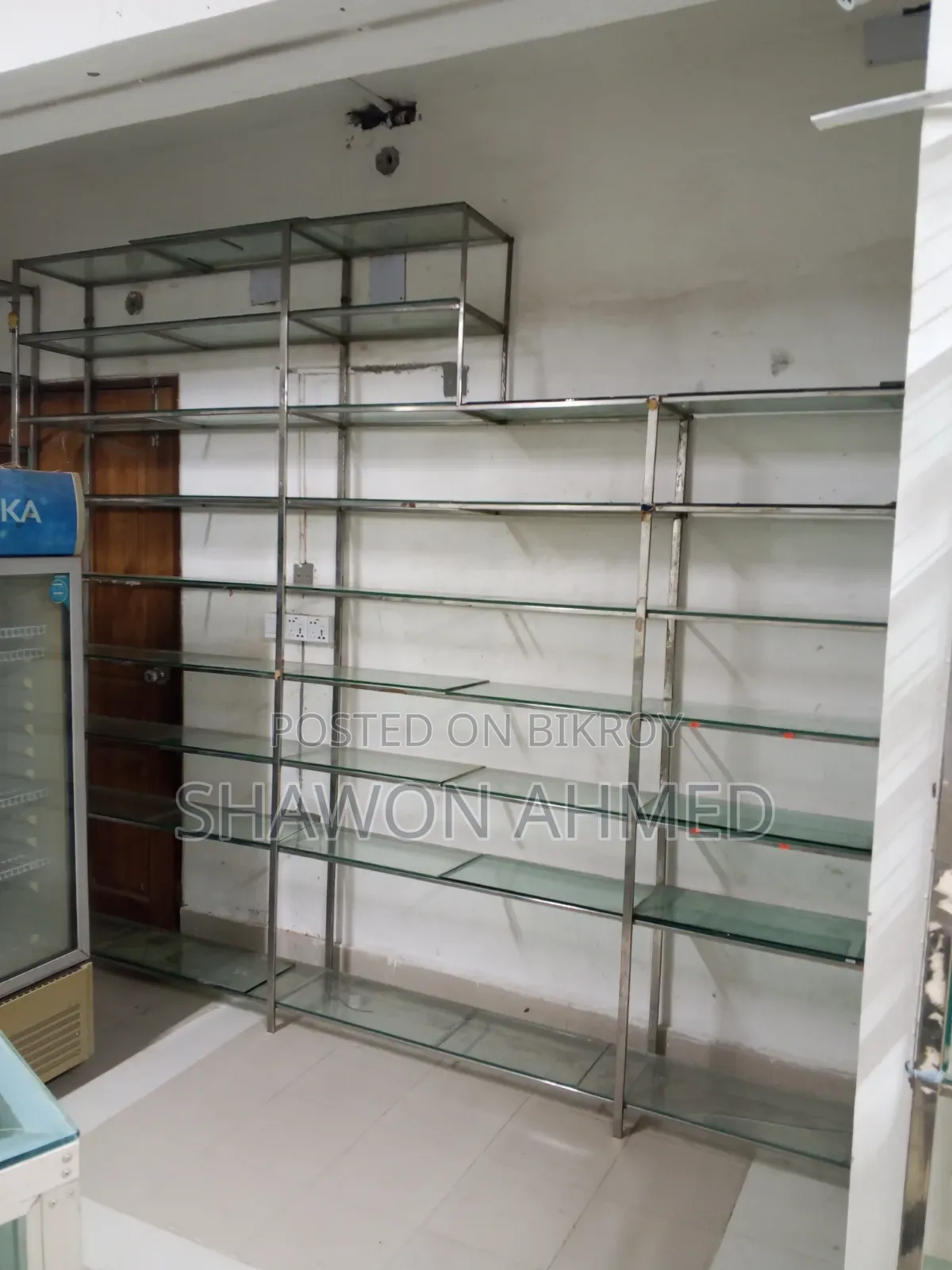 Stainless steel and glass racks for sale for showroom/pharmacy/cosmetics shop