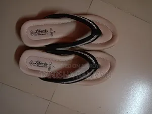 মহিলাদের স্যান্ডেল, প্রায় নতুন, খুব আরামদায়ক