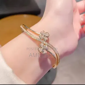 এস্থেটিক্স ক্লোভার ব্রেসলেট
