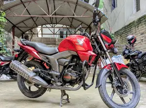 Honda CB 2015 Red