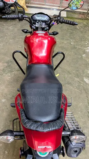 Honda CB 2015 Red