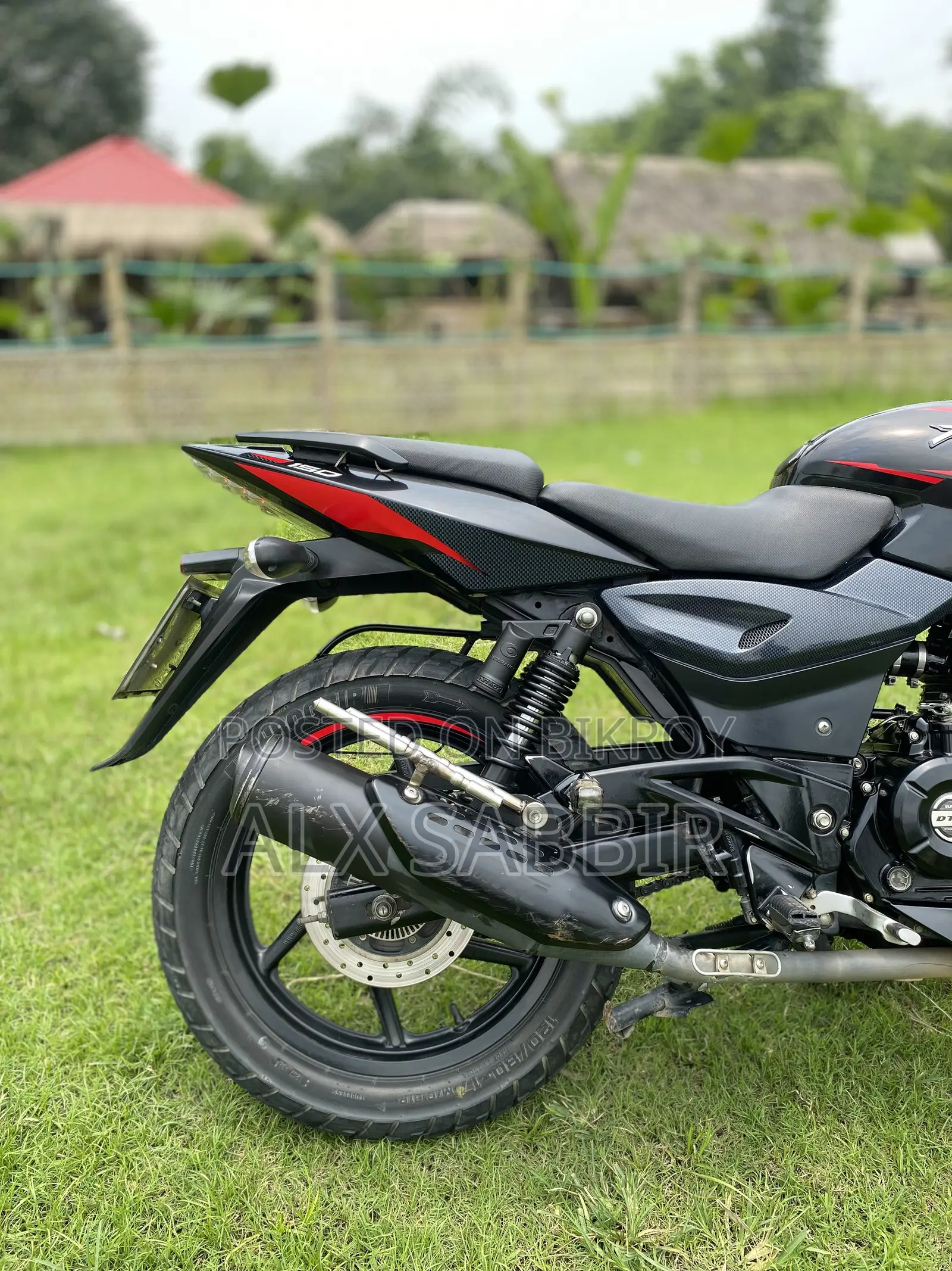 নতুন বাজাজ পালসার ১৫০ ২০২২ কালো