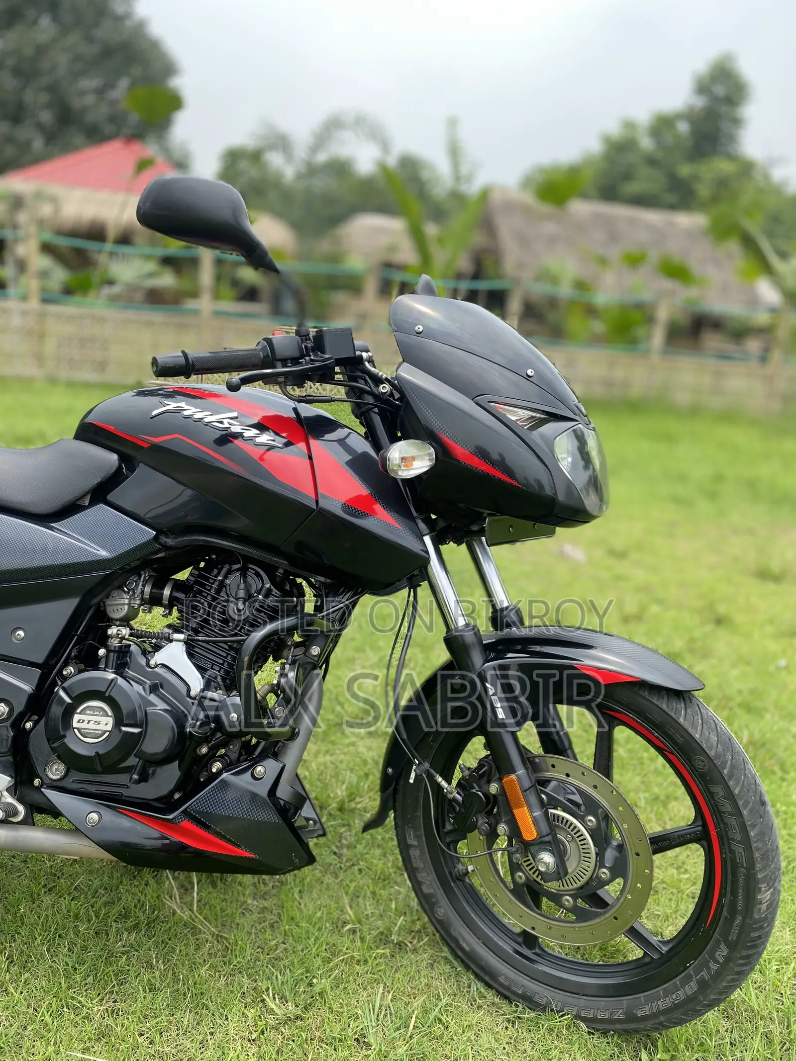 নতুন বাজাজ পালসার ১৫০ ২০২২ কালো